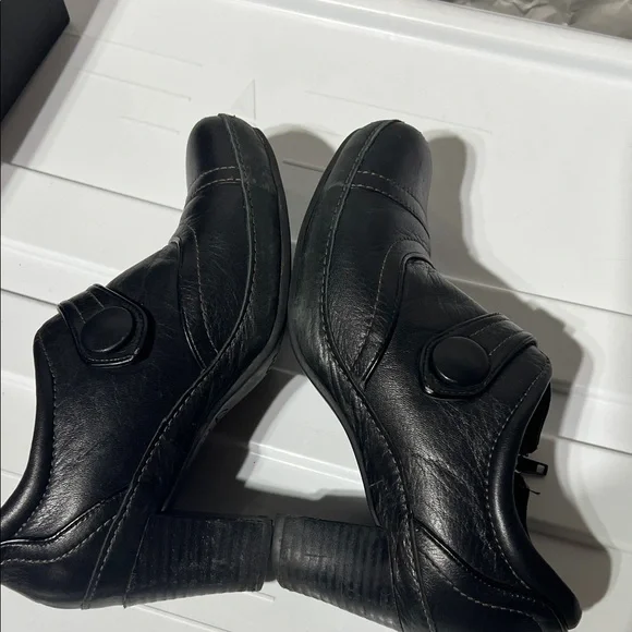 Clarks Black Leather Buckle Heels - Picture 10 of 11